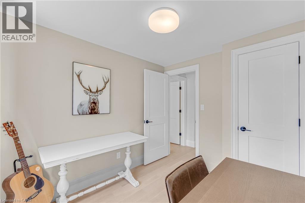 377 Duncombe Drive, Burlington, ON