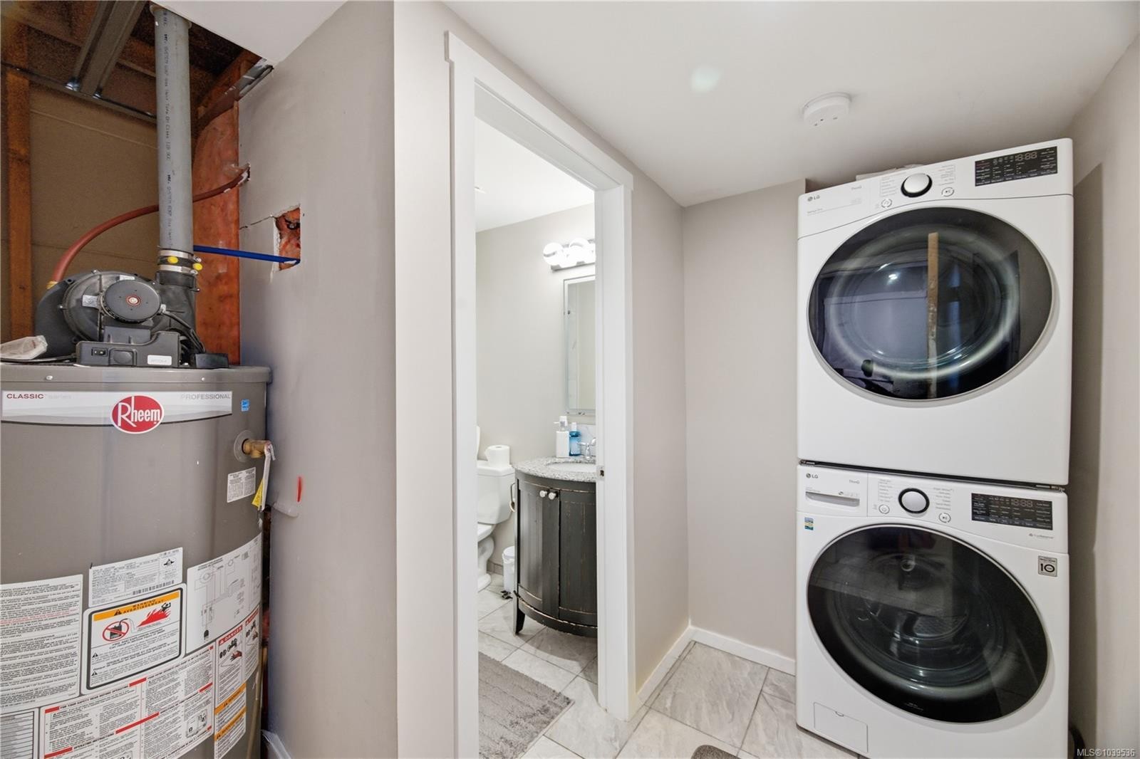 3971 Cedarwood St, Saanich, BC