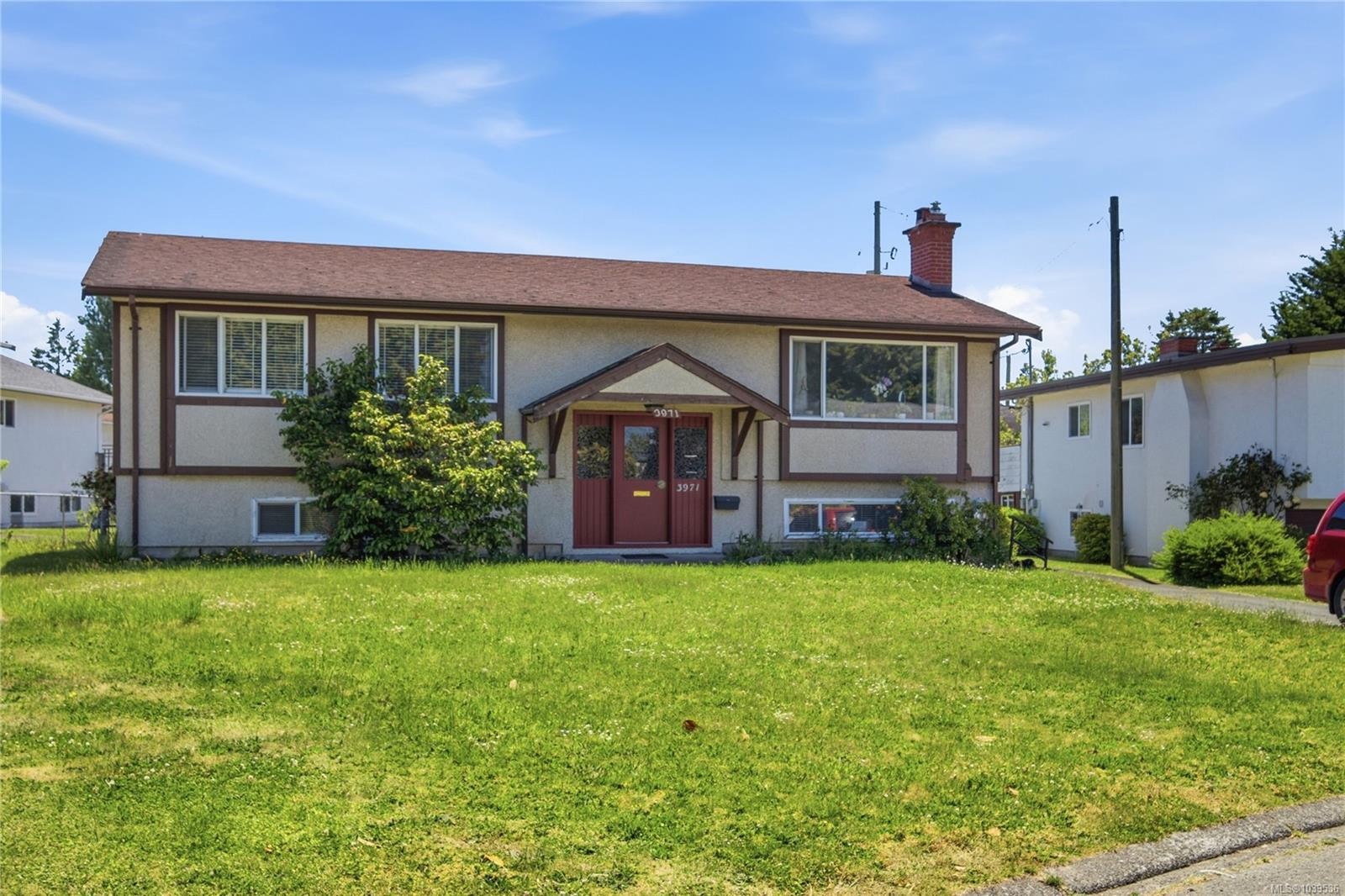 3971 Cedarwood St, Saanich, BC