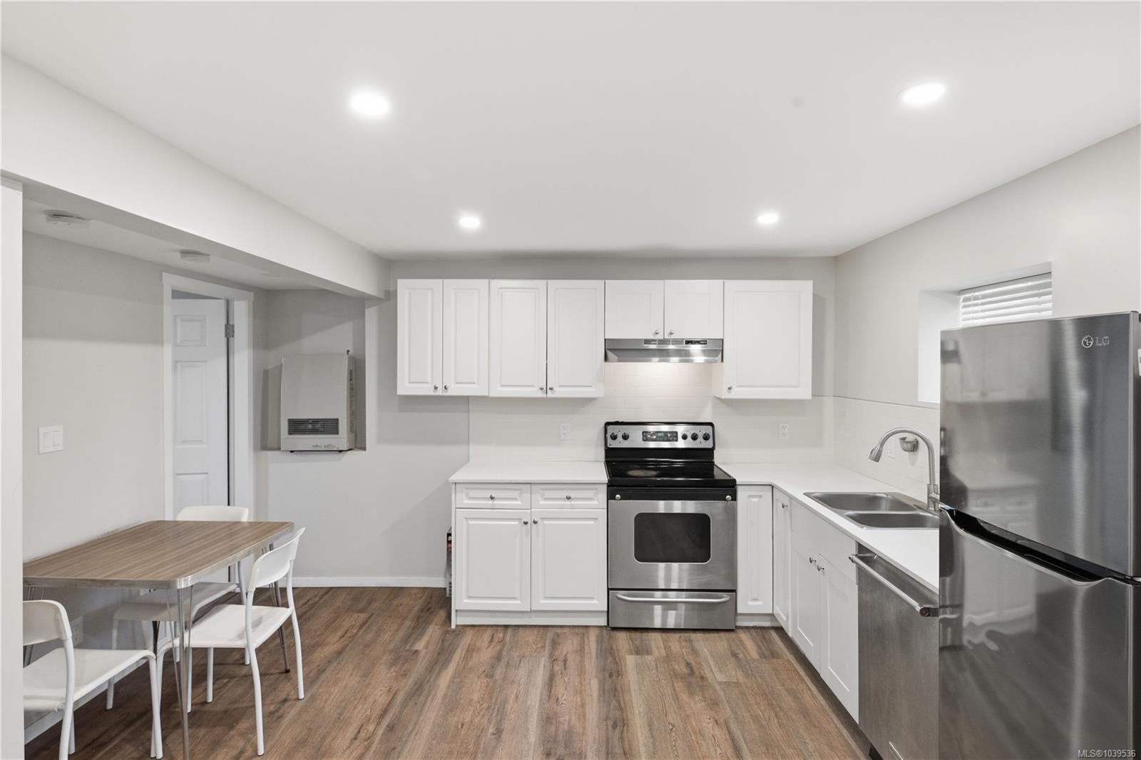 3971 Cedarwood St, Saanich, BC