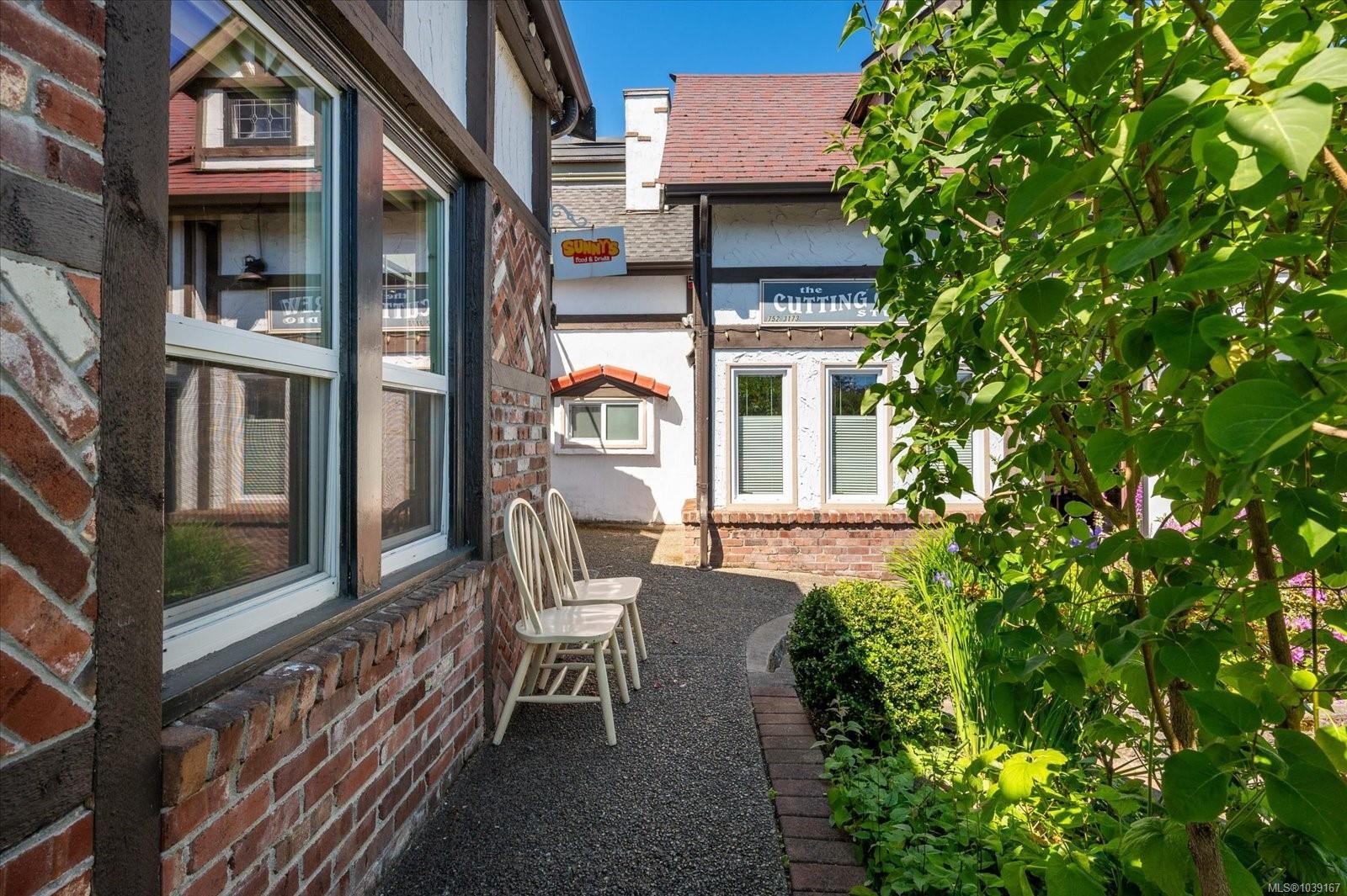 #14&15-221 Second Ave West, Qualicum Beach, BC