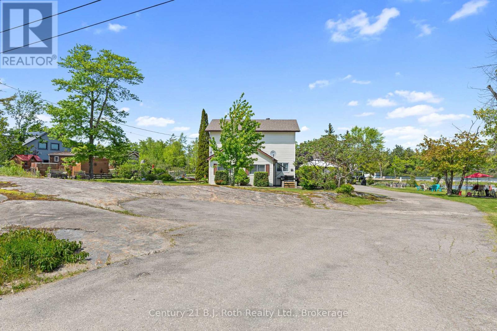 plenty of parking - 57 Port Severn Road N, Georgian Bay (Baxter), ON