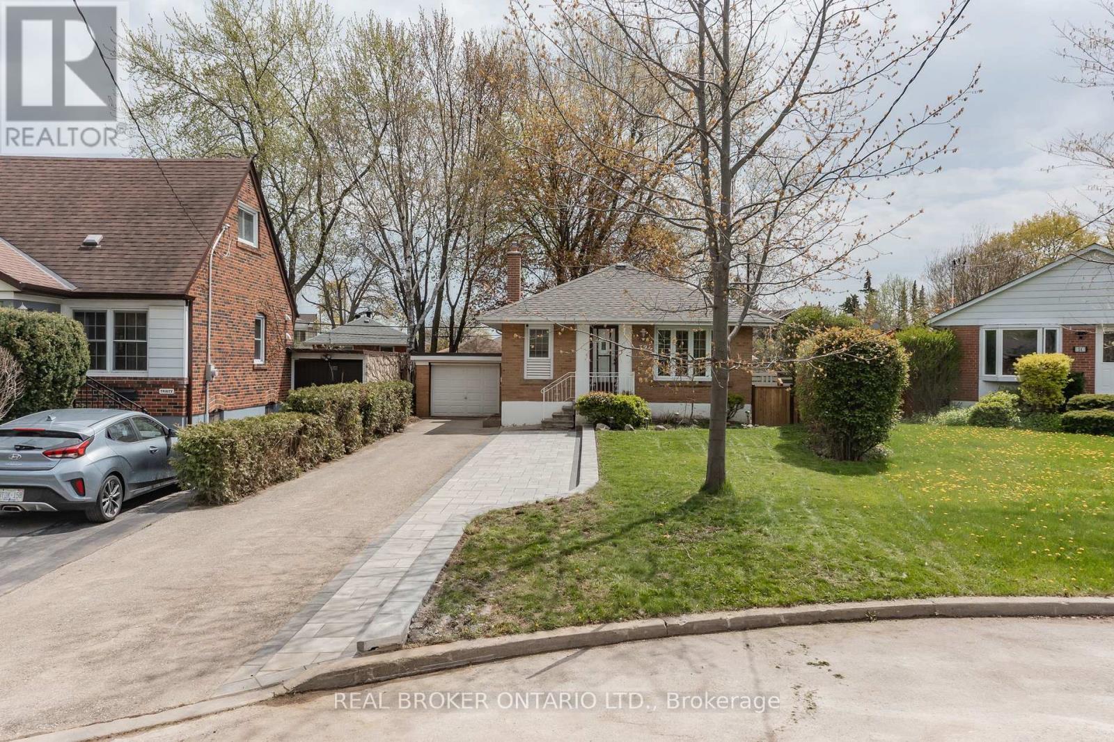 32 Christina Crescent, Toronto, ON