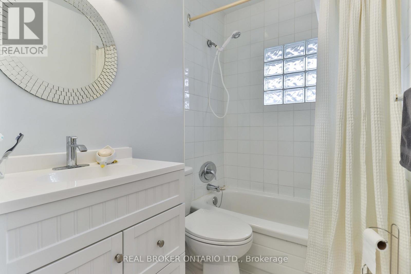 32 Christina Crescent, Toronto, ON