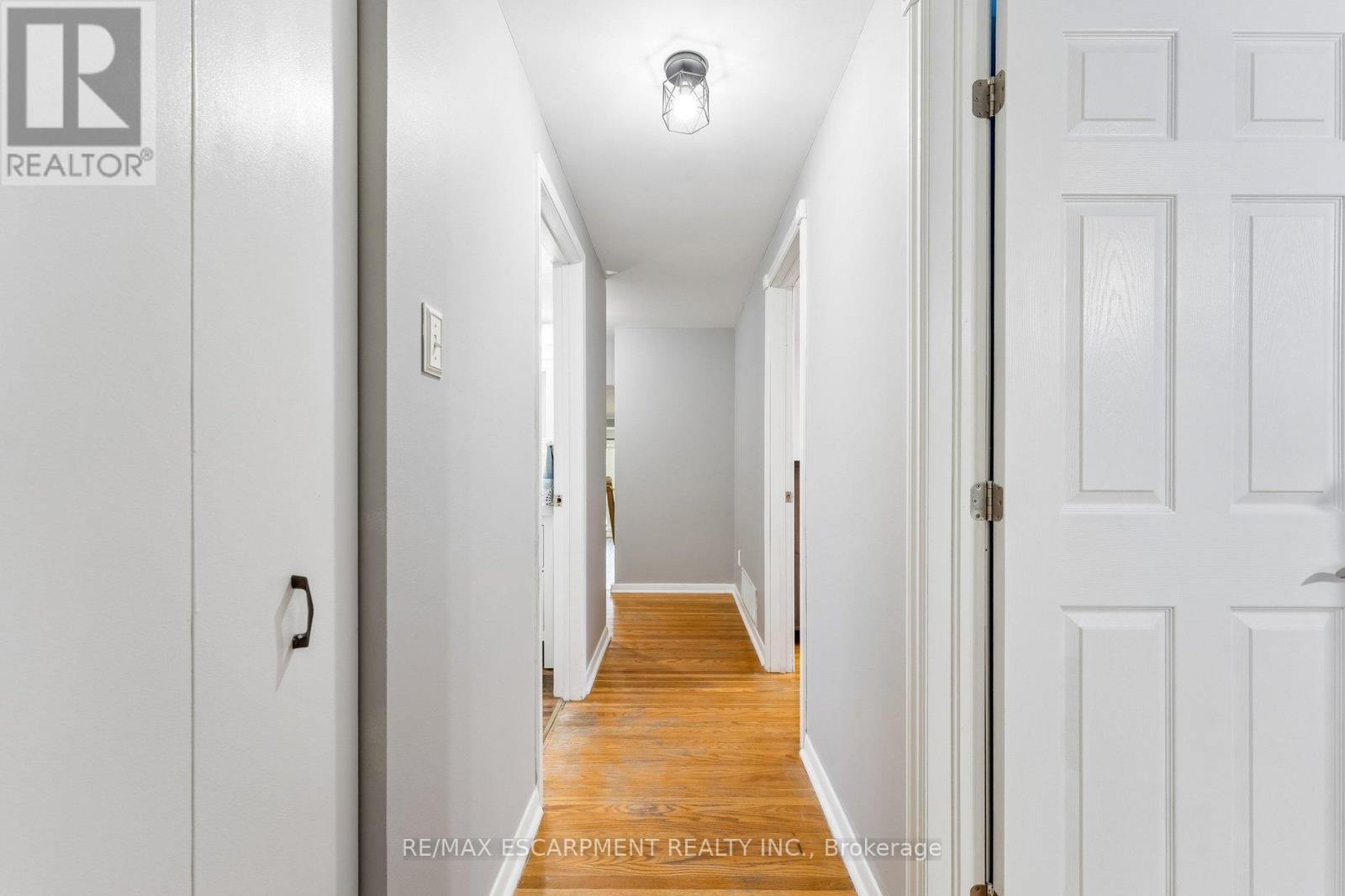Upper level hallway - 29 Deeside Crescent, Brampton, ON