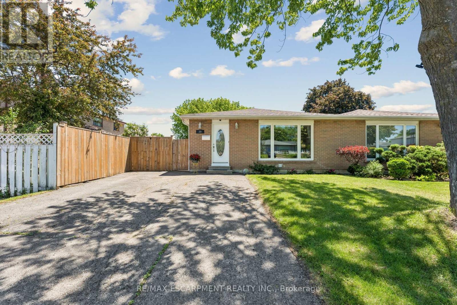 Extra large driveway - 29 Deeside Crescent, Brampton, ON