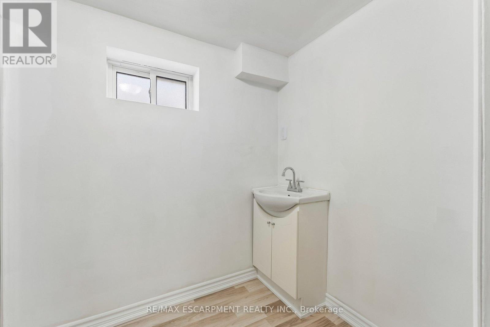 3 piece bathroom - 29 Deeside Crescent, Brampton, ON