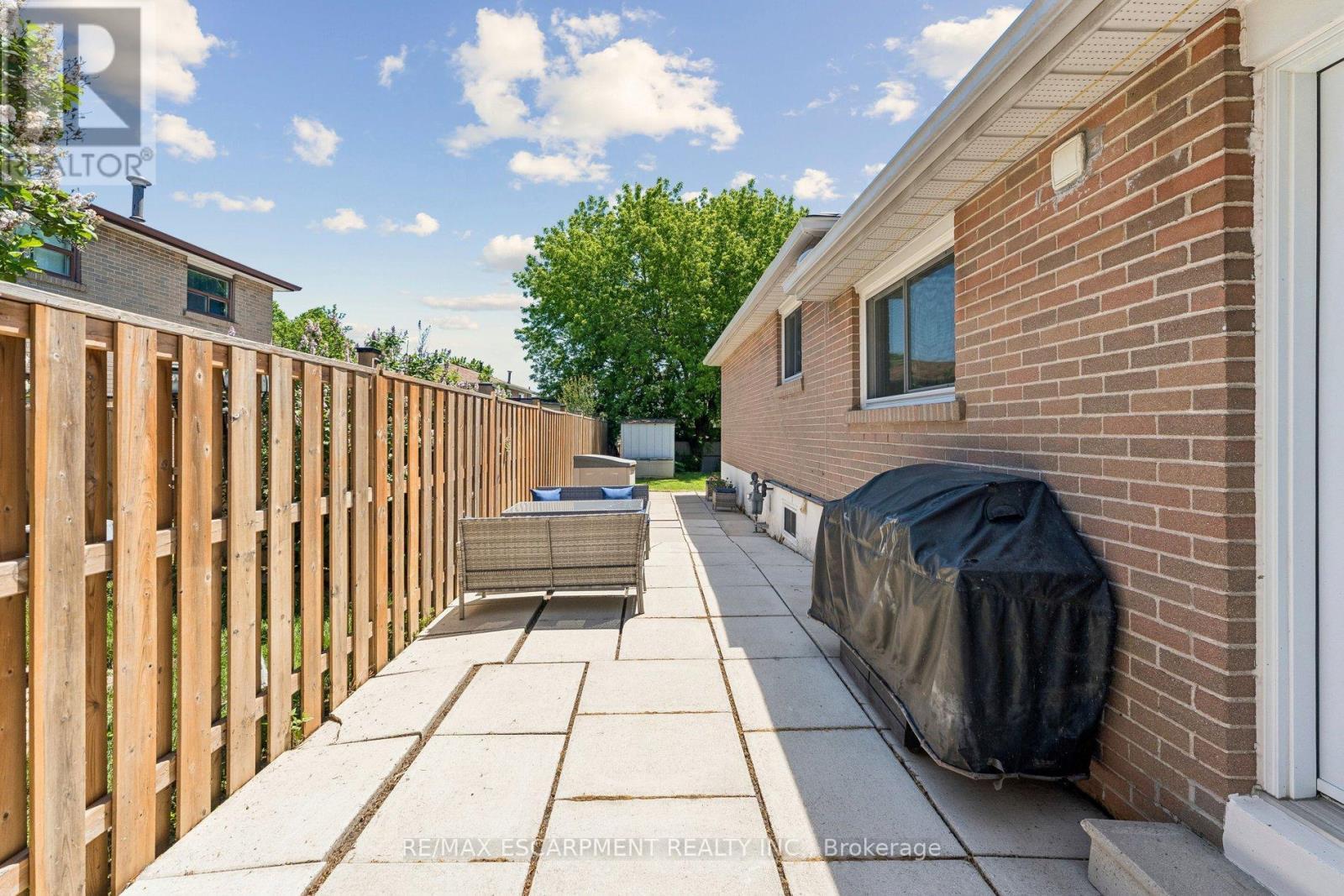 Long side yard - 29 Deeside Crescent, Brampton, ON