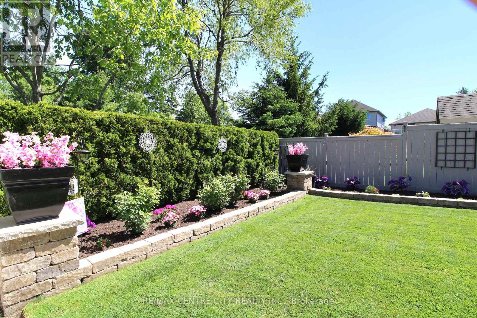 5 Cherry Blossom Lane, St. Thomas, ON