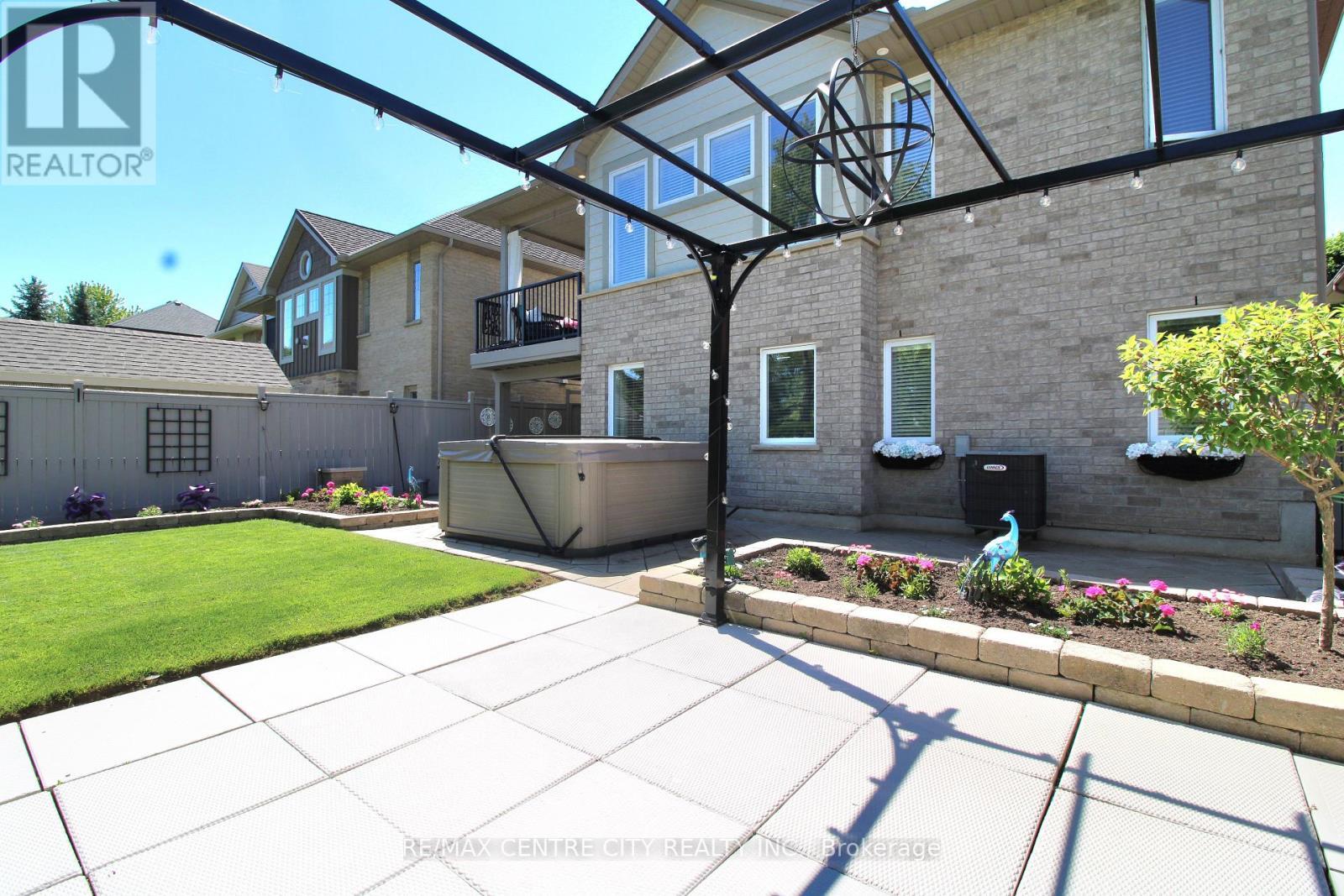 5 Cherry Blossom Lane, St. Thomas, ON