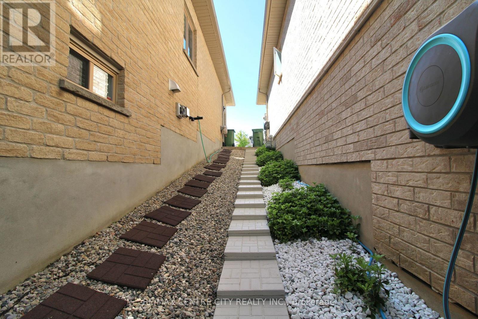 5 Cherry Blossom Lane, St. Thomas, ON