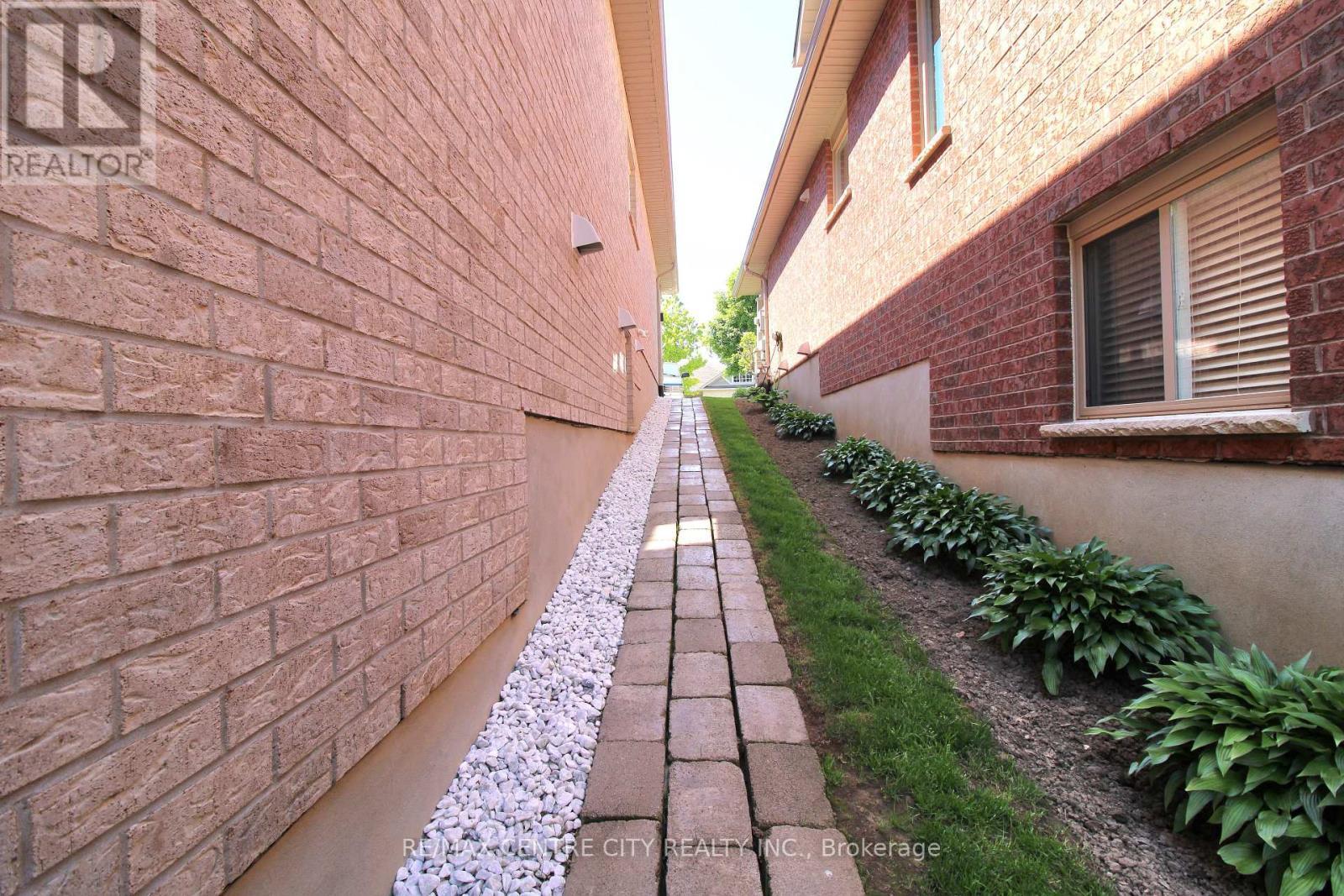 5 Cherry Blossom Lane, St. Thomas, ON