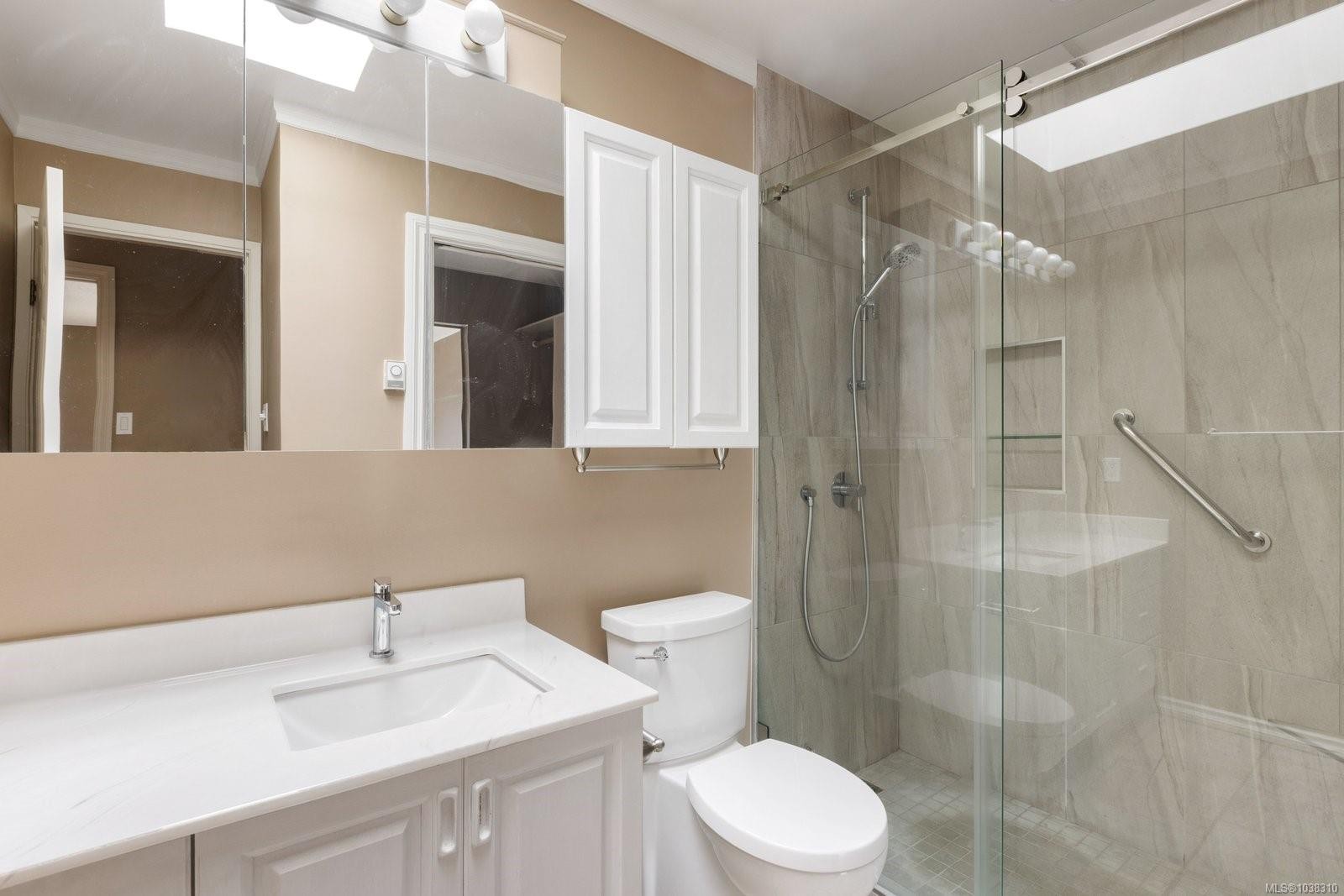 #3-67 Gorge Rd West, Saanich, BC