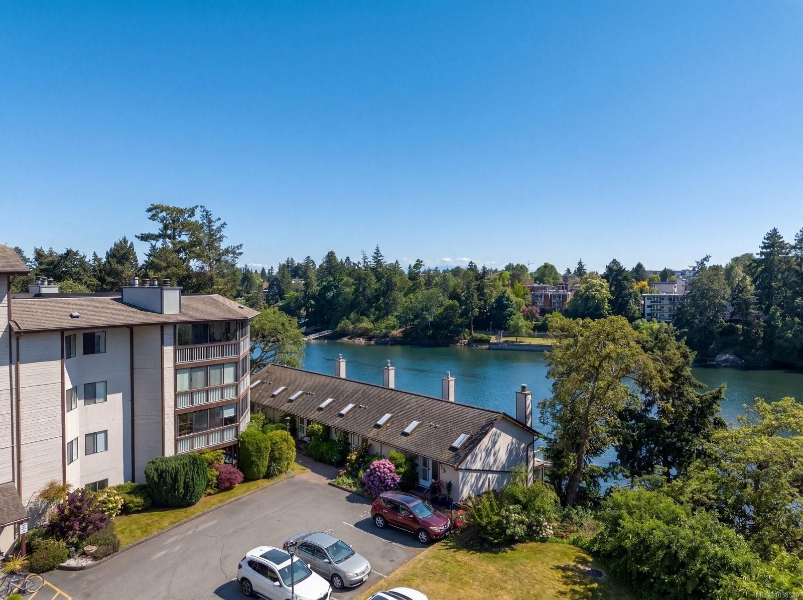 #3-67 Gorge Rd West, Saanich, BC