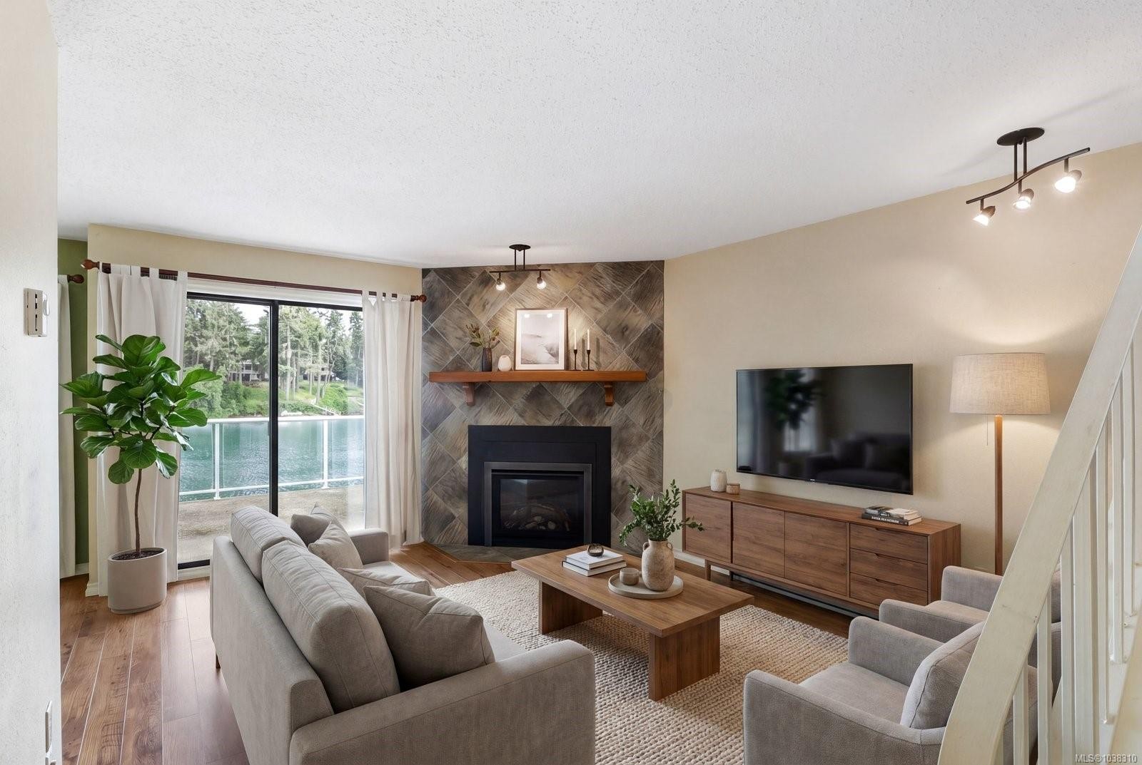 #3-67 Gorge Rd West, Saanich, BC