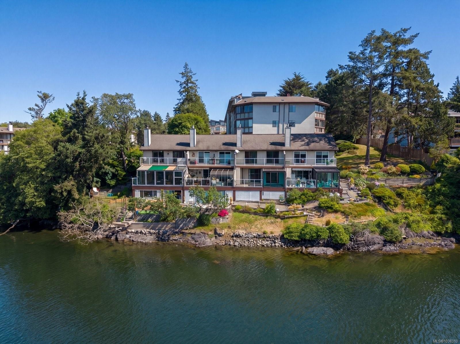 #3-67 Gorge Rd West, Saanich, BC