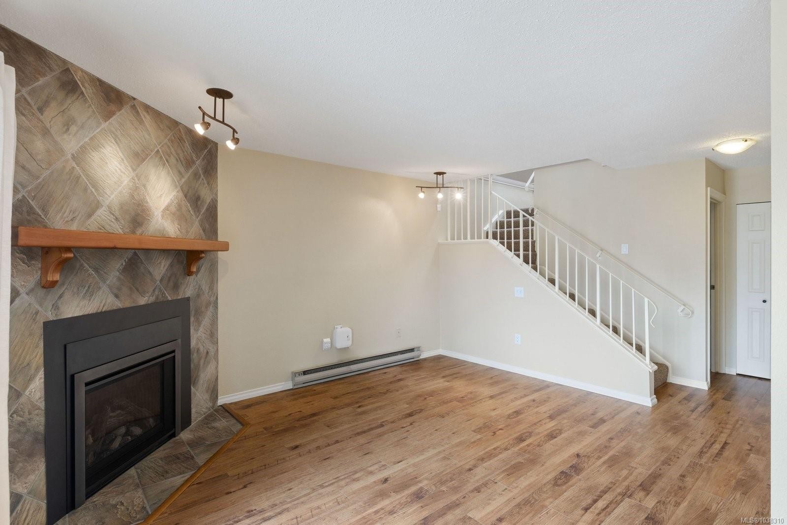 #3-67 Gorge Rd West, Saanich, BC