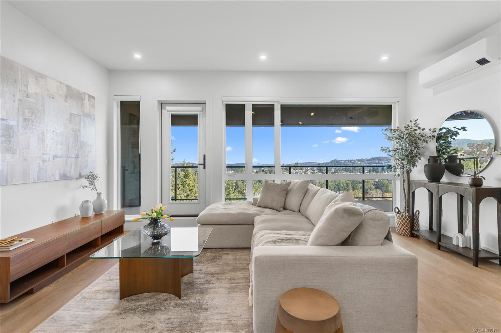 #316-2341 Bear Mountain Pkwy, Langford, BC - Indoor Photo Showing Living Room