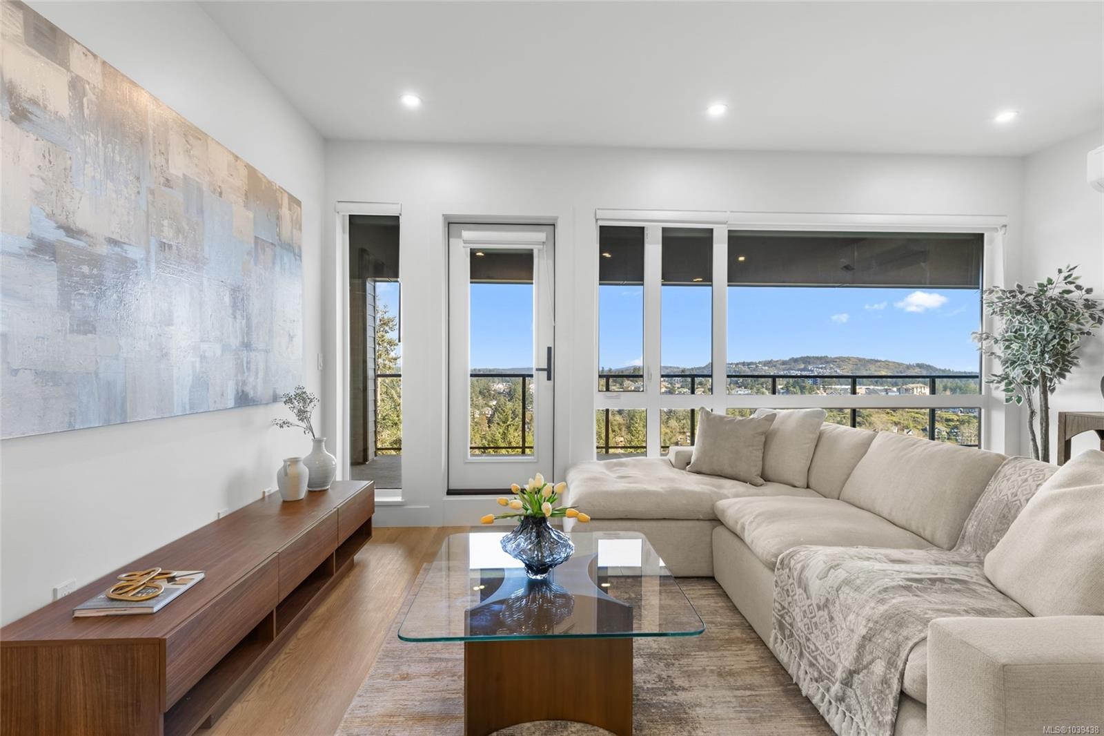 #316-2341 Bear Mountain Pkwy, Langford, BC - Indoor Photo Showing Living Room
