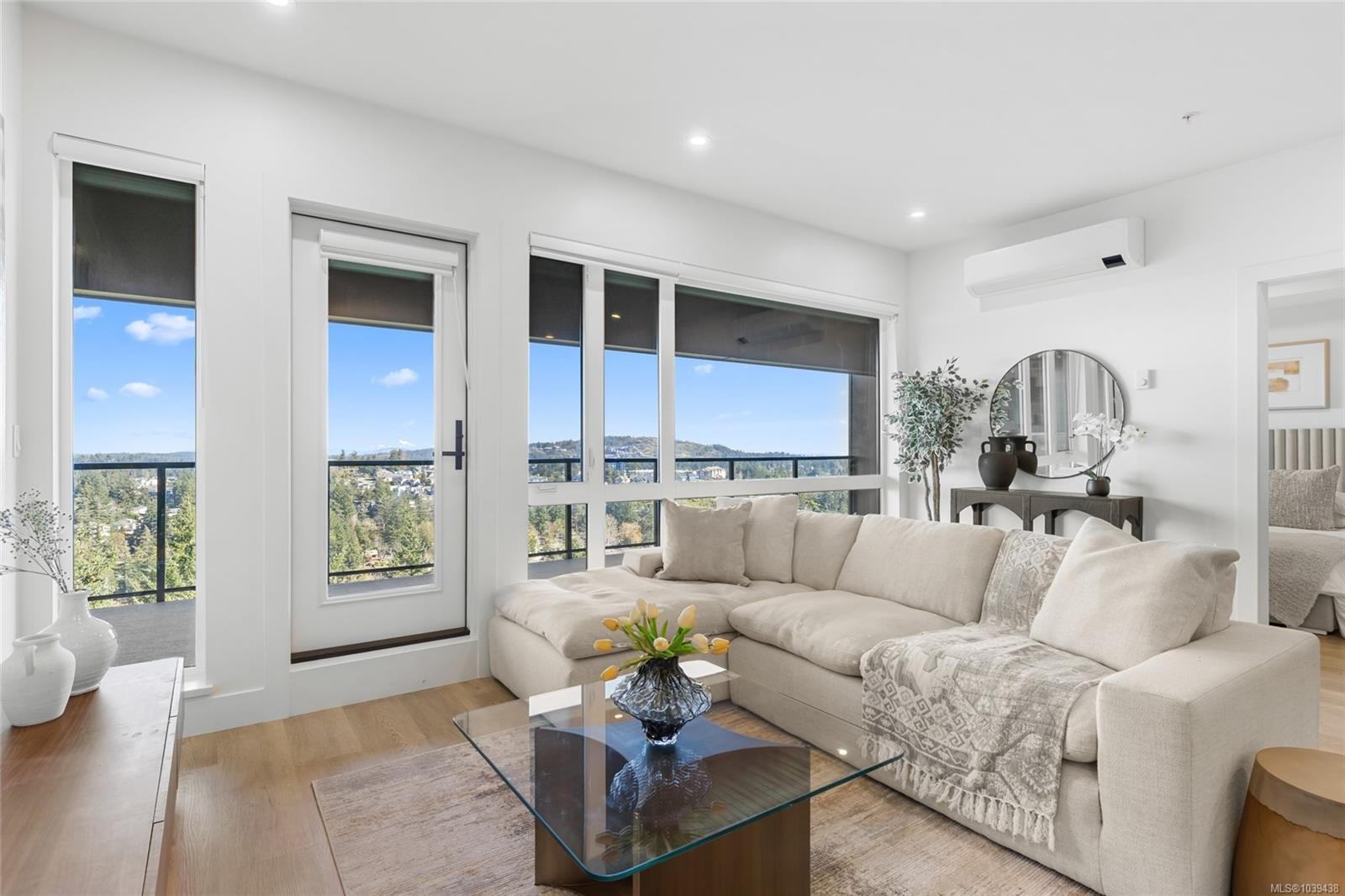 #316-2341 Bear Mountain Pkwy, Langford, BC - Indoor Photo Showing Living Room