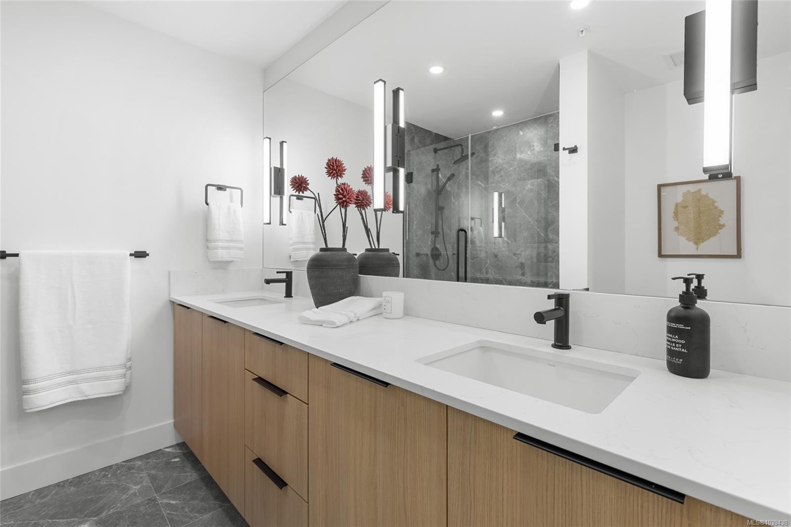 #316-2341 Bear Mountain Pkwy, Langford, BC - Indoor Photo Showing Bathroom