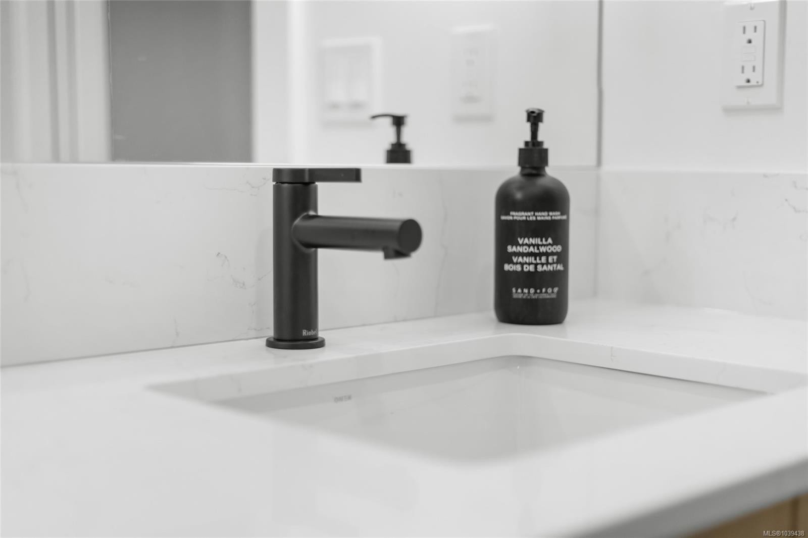 #316-2341 Bear Mountain Pkwy, Langford, BC - Indoor Photo Showing Bathroom