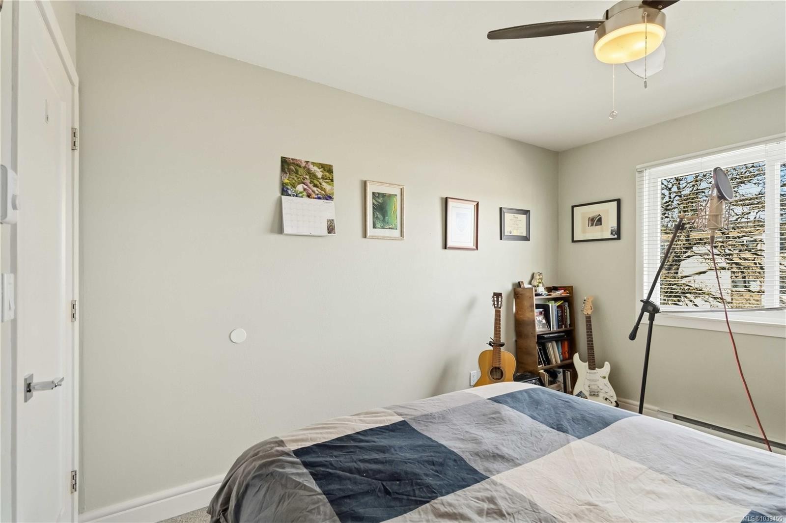 #302-904 Hillside Ave, Victoria, BC - Indoor Photo Showing Bedroom