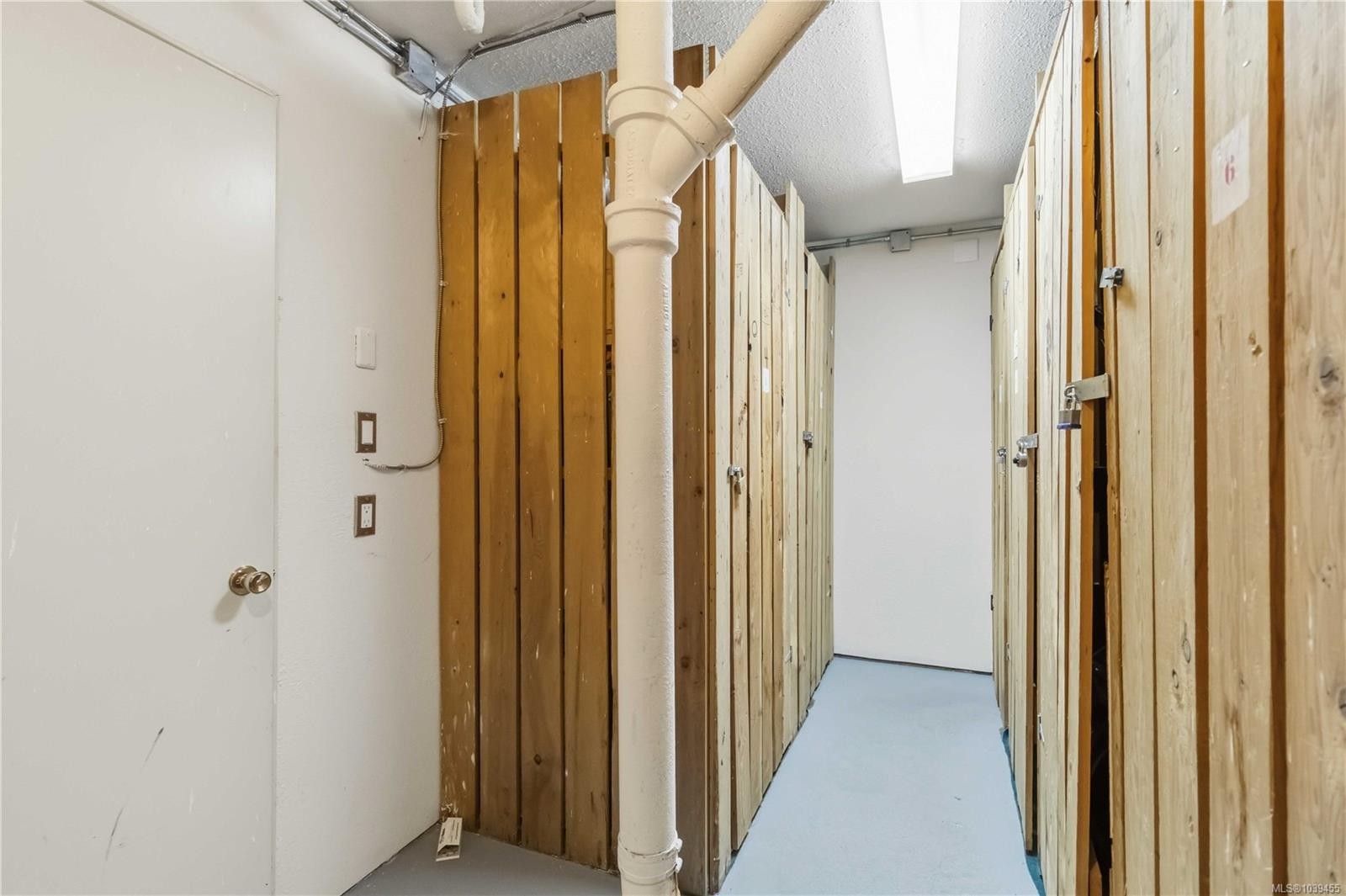 #302-904 Hillside Ave, Victoria, BC - Indoor Photo Showing Other Room