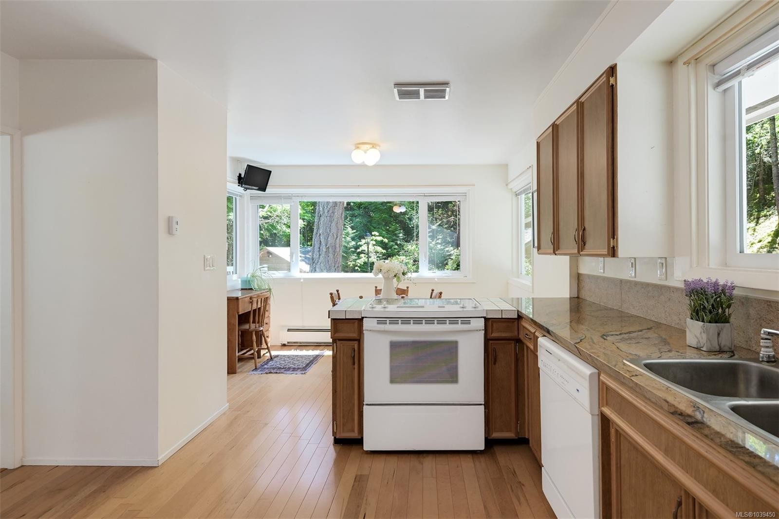 1495 Lands End Rd, North Saanich, BC