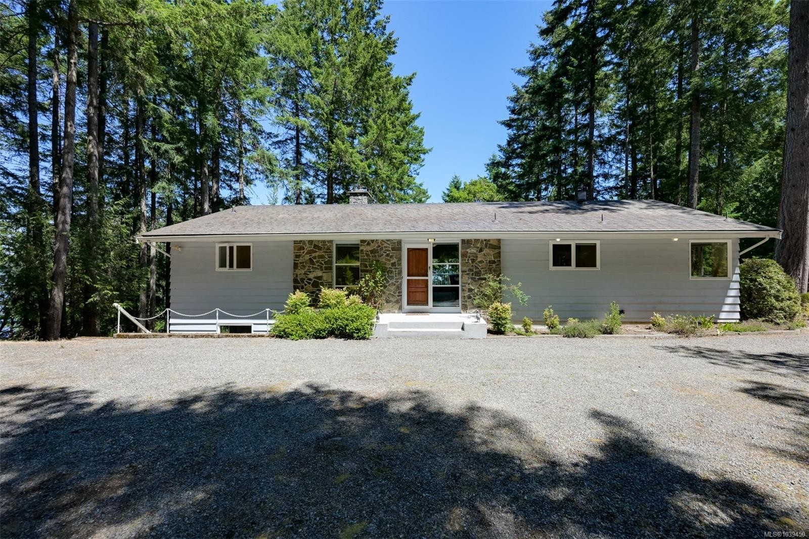 1495 Lands End Rd, North Saanich, BC