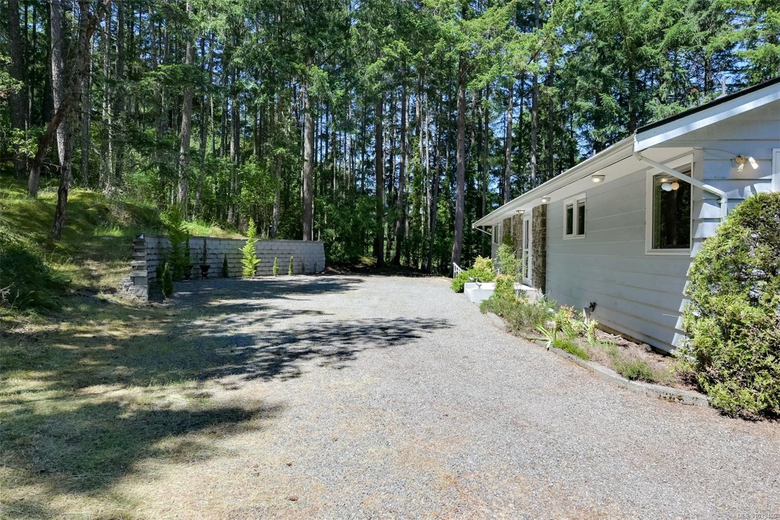 1495 Lands End Rd, North Saanich, BC