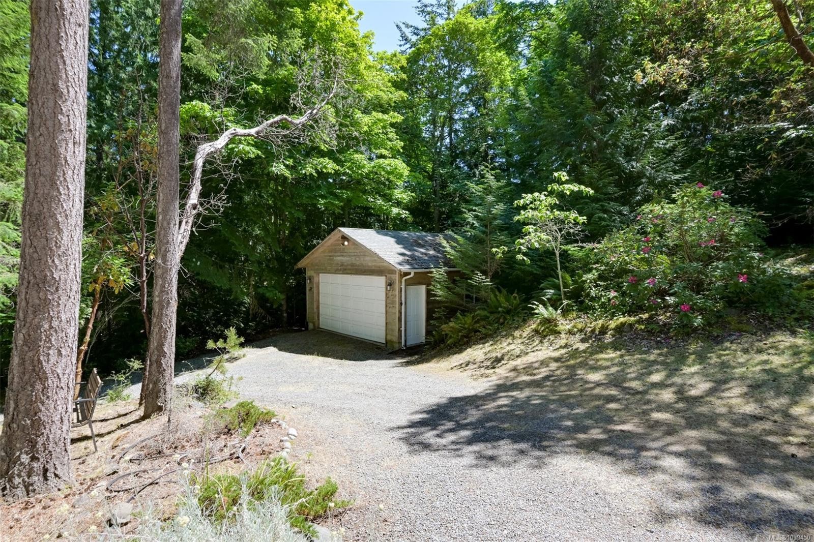 1495 Lands End Rd, North Saanich, BC
