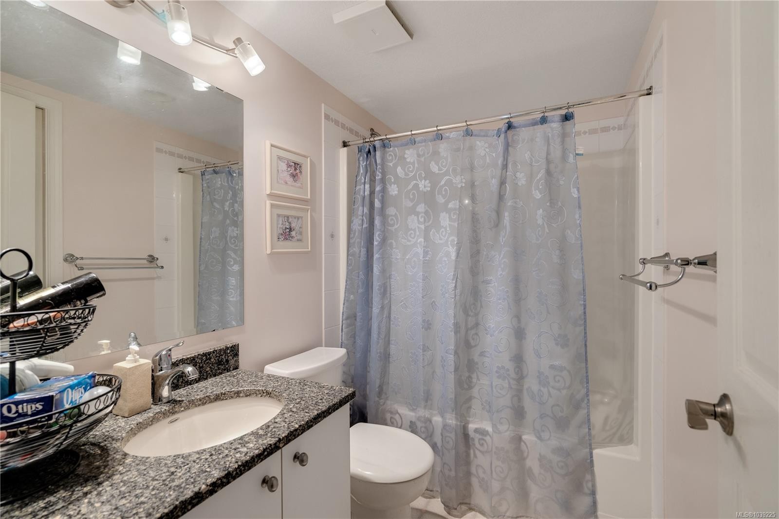 #207-245 First St, Duncan, BC - Indoor Photo Showing Bathroom