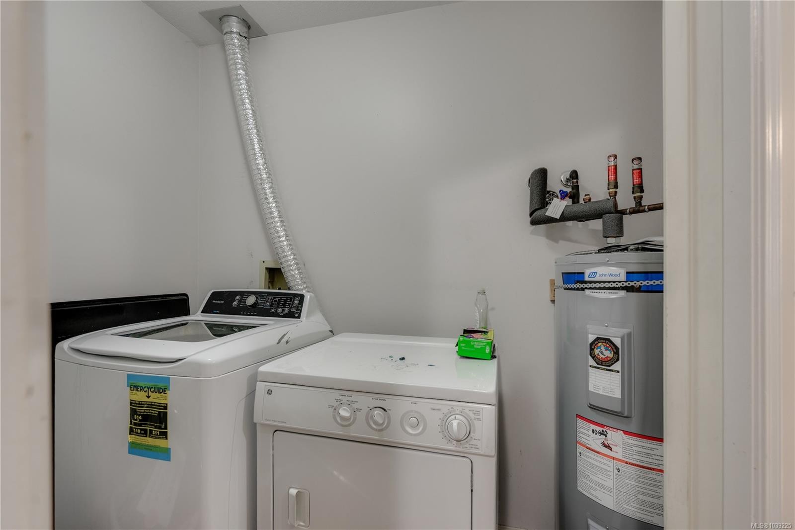 #207-245 First St, Duncan, BC - Indoor Photo Showing Laundry Room