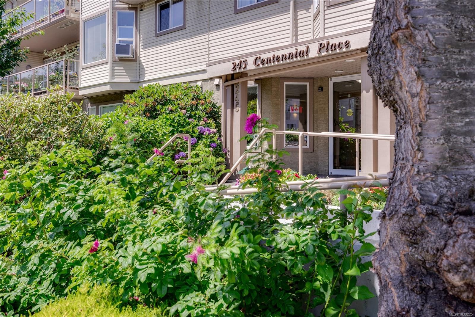 #207-245 First St, Duncan, BC - Outdoor