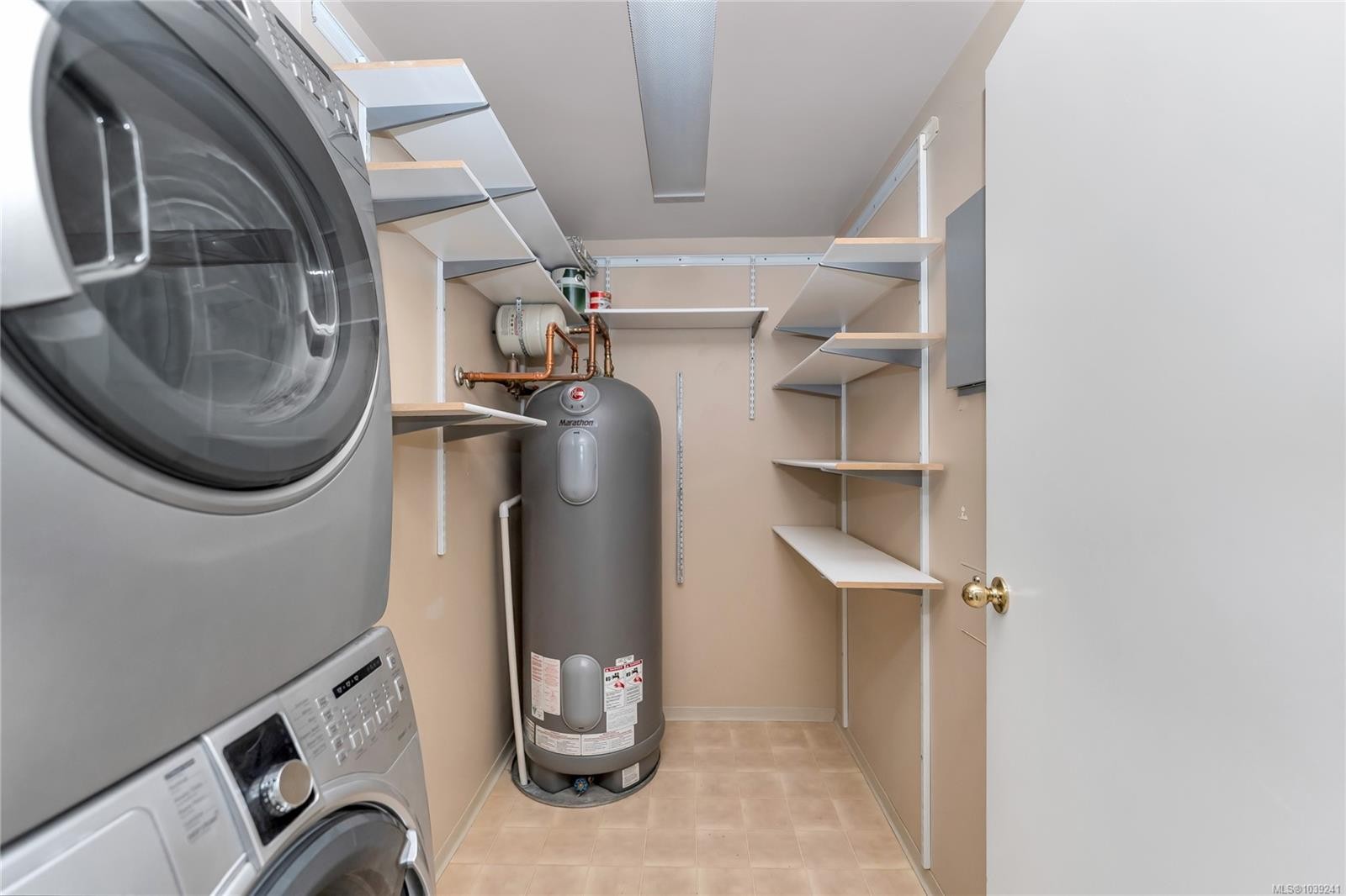 #1004-1020 View St, Victoria, BC - Indoor Photo Showing Laundry Room