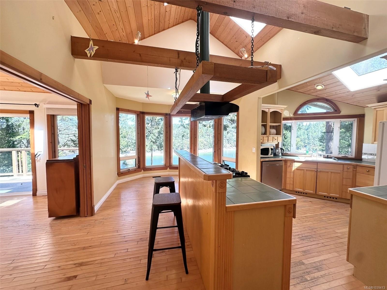 165 Ontario Pl, Salt Spring, BC