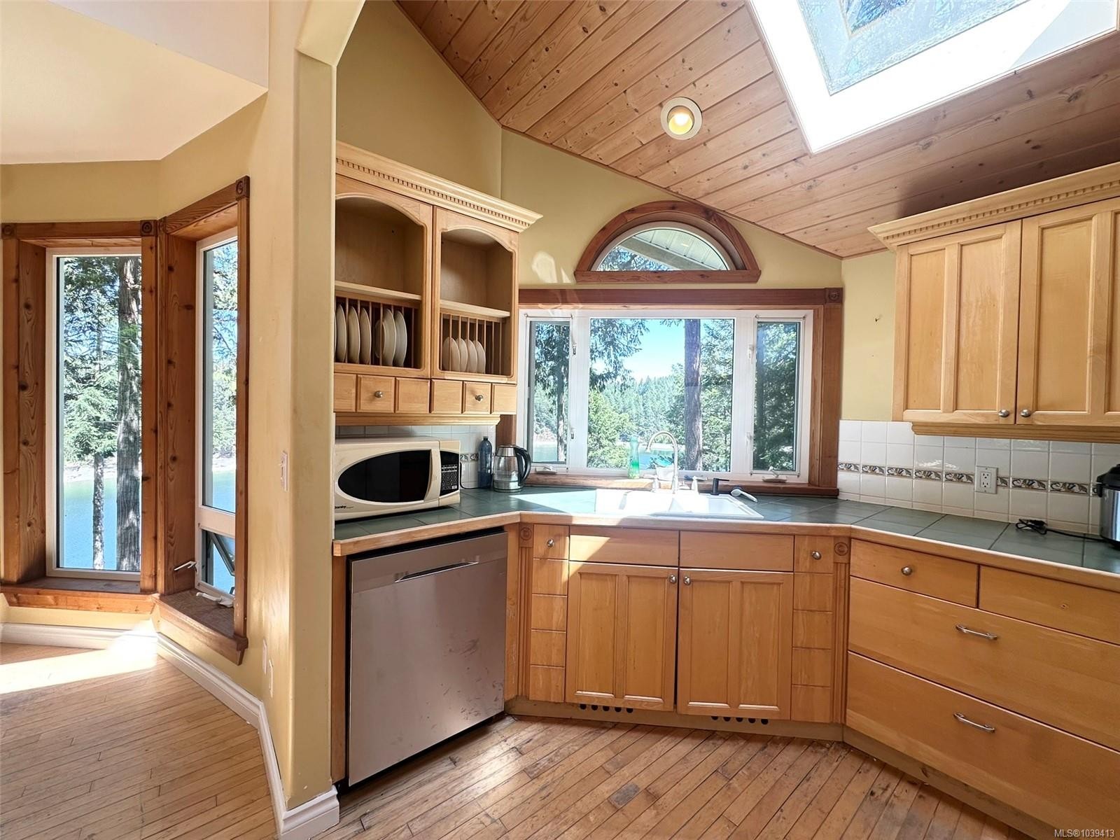 165 Ontario Pl, Salt Spring, BC