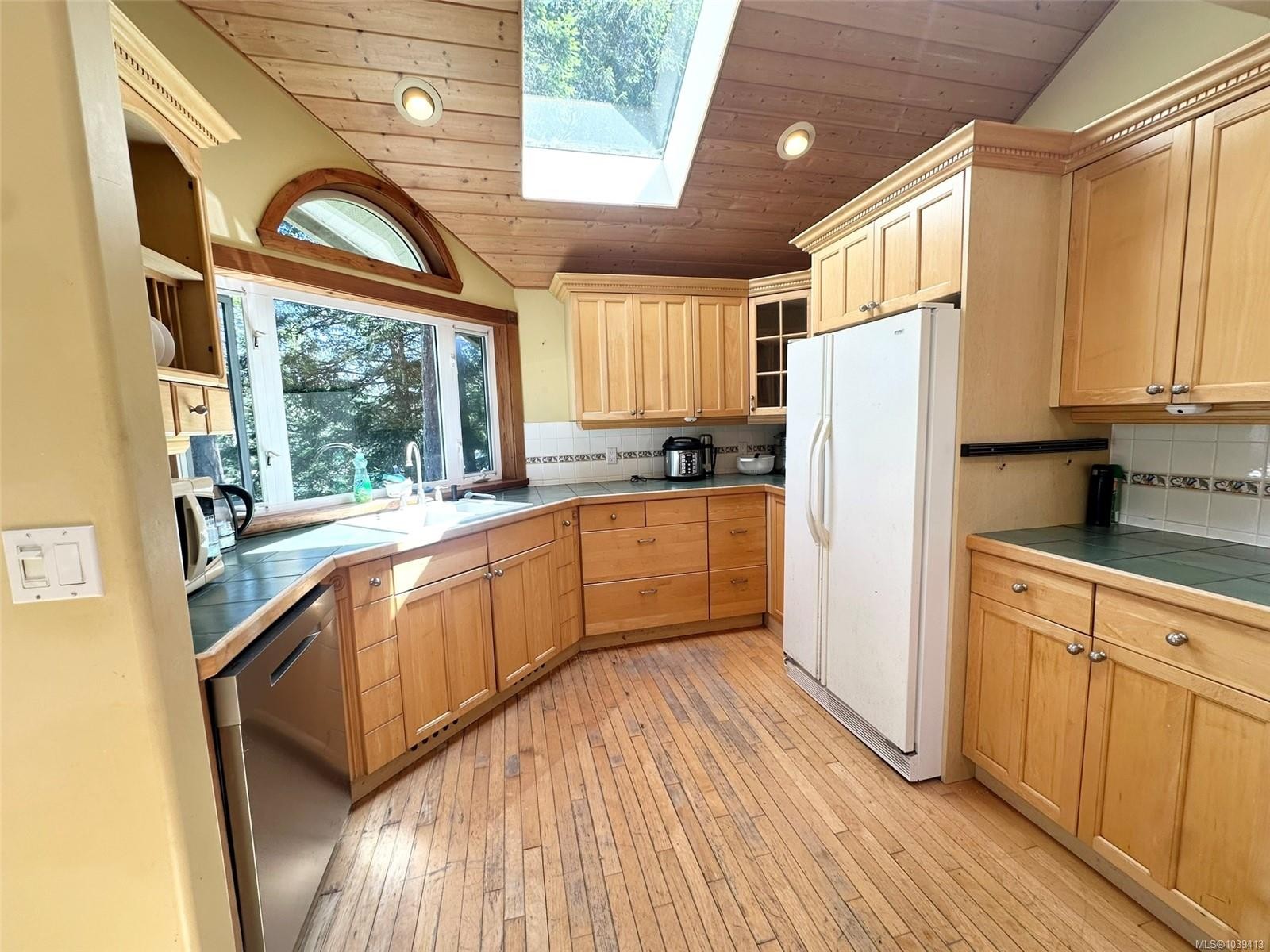 165 Ontario Pl, Salt Spring, BC