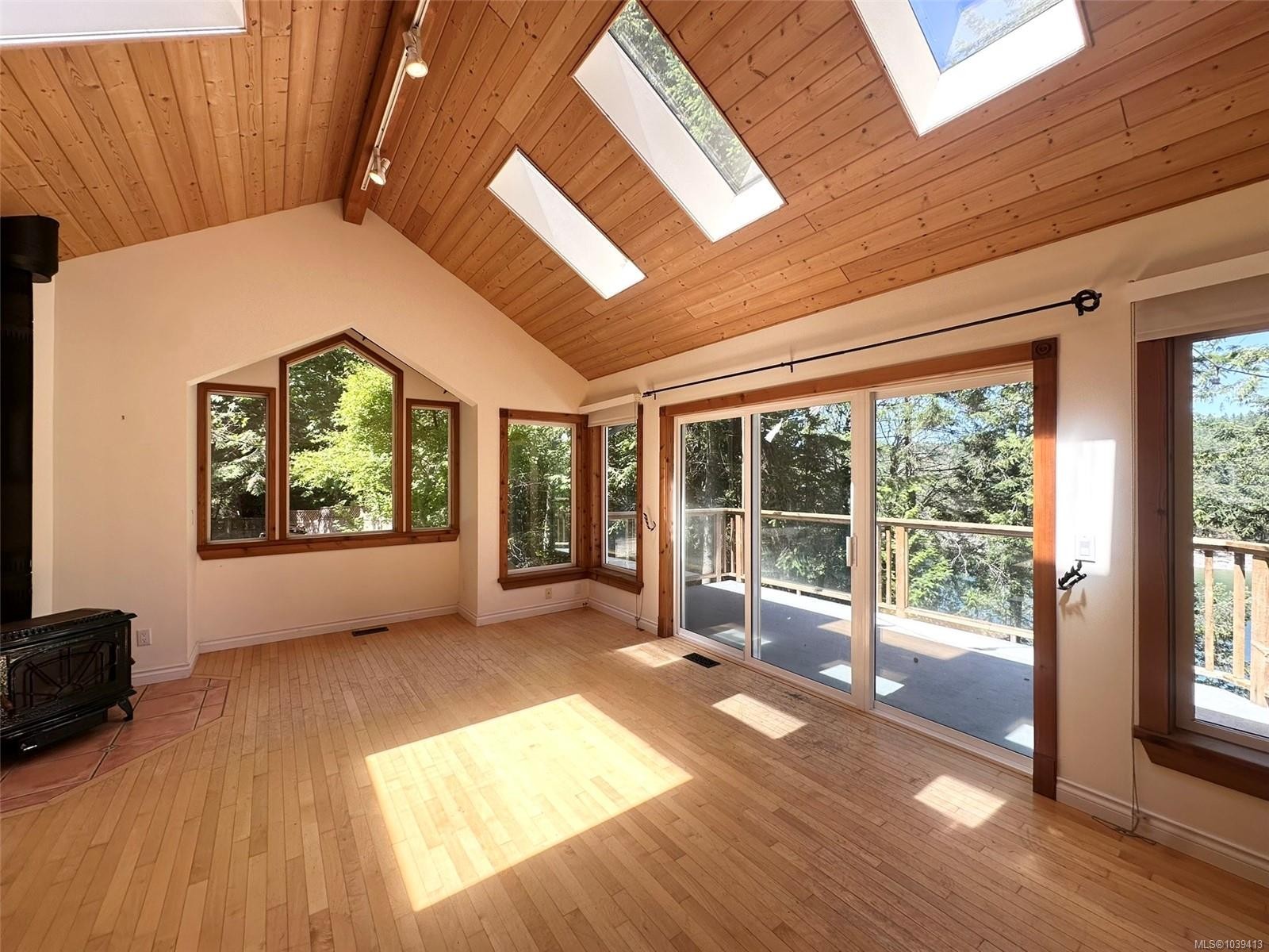 165 Ontario Pl, Salt Spring, BC