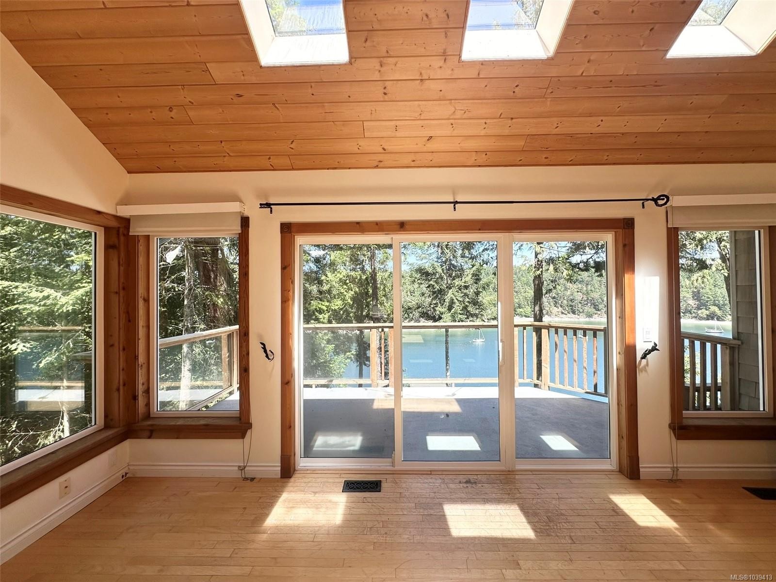 165 Ontario Pl, Salt Spring, BC