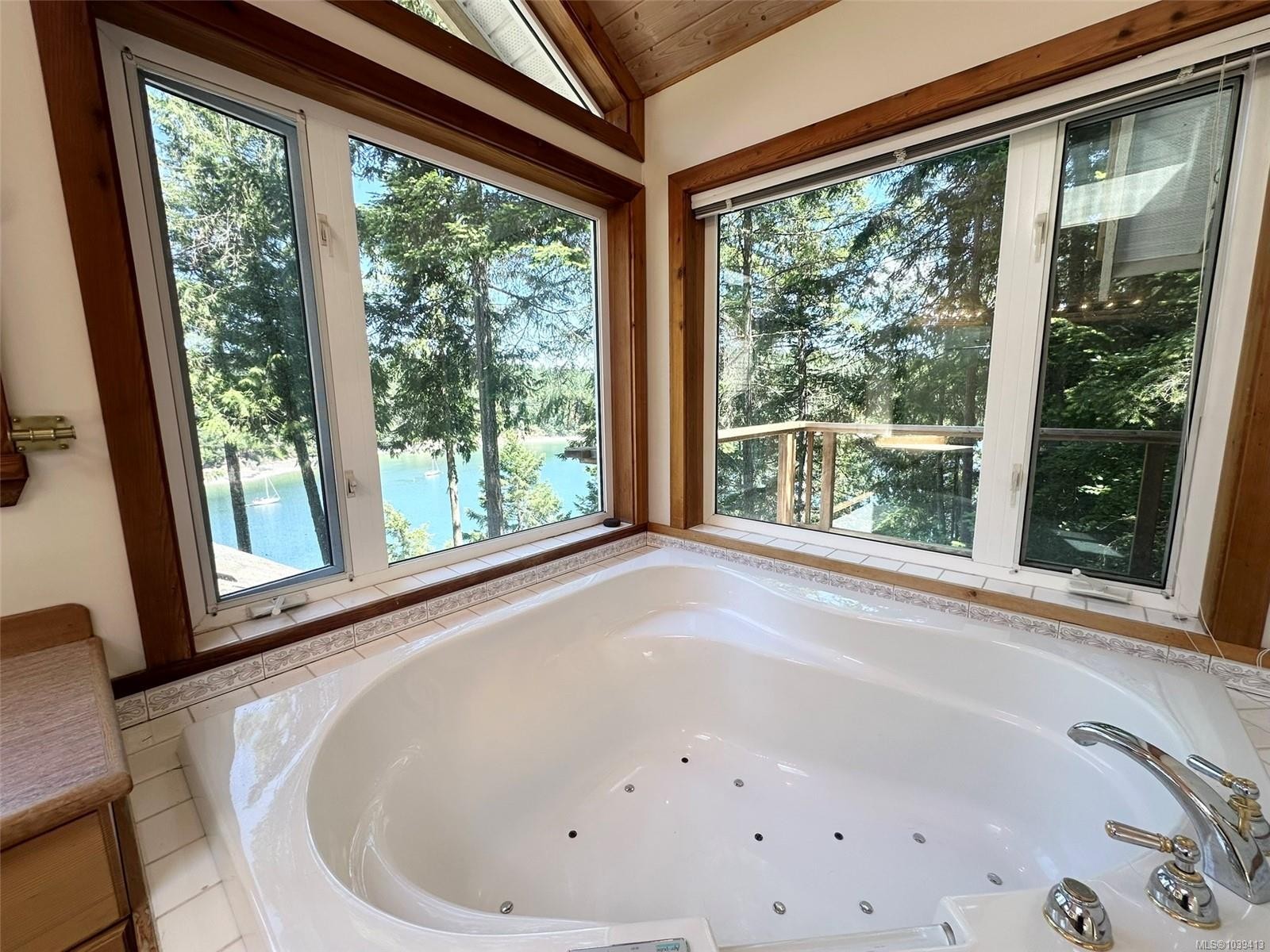 165 Ontario Pl, Salt Spring, BC
