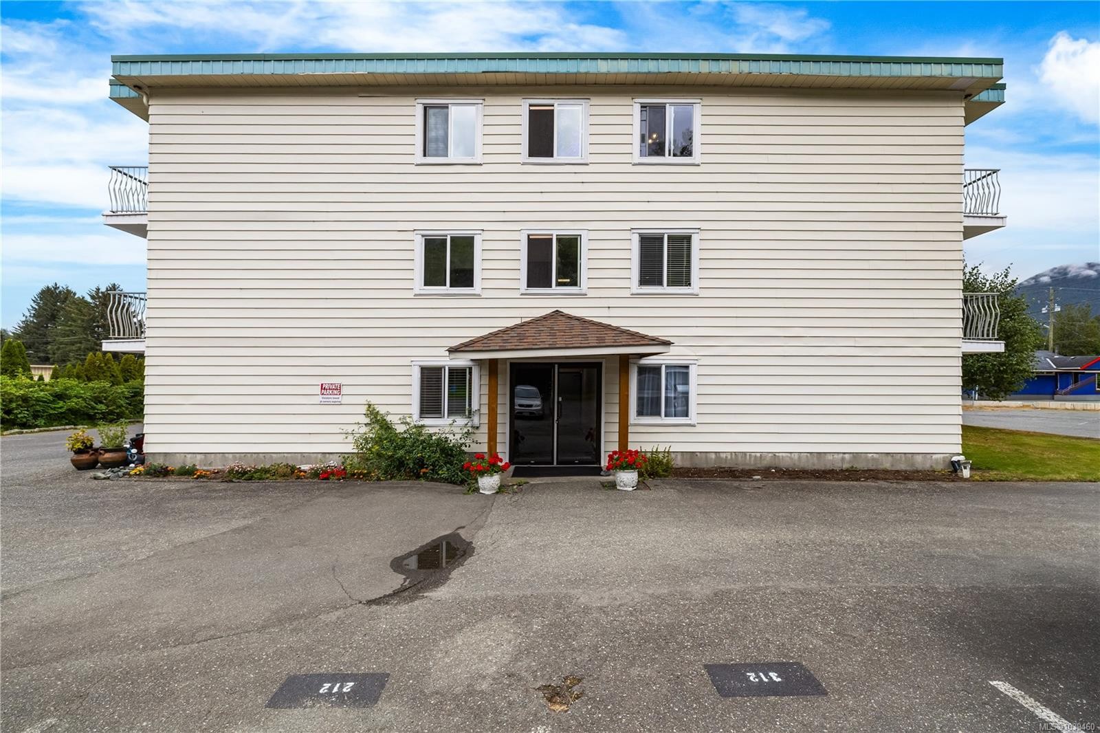#304-611 Macmillan Dr, Sayward, BC