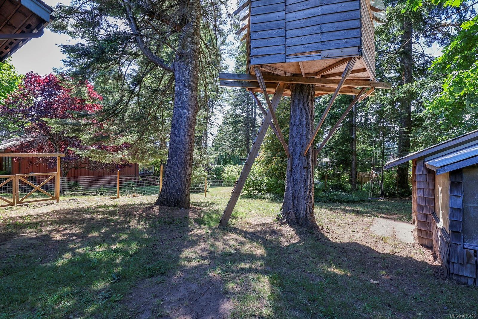 611 Crestview Dr, Comox, BC