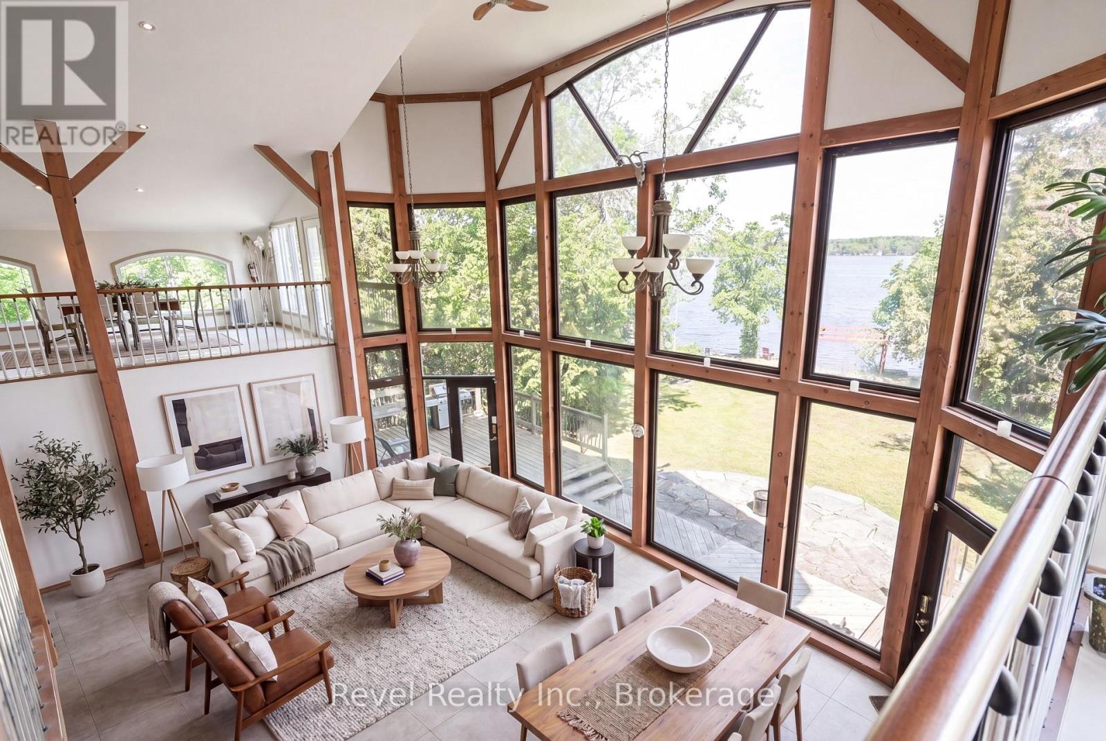Grand Living Area Overlooking Lake - 75 Meachin Drive, Kawartha Lakes (Verulam), ON