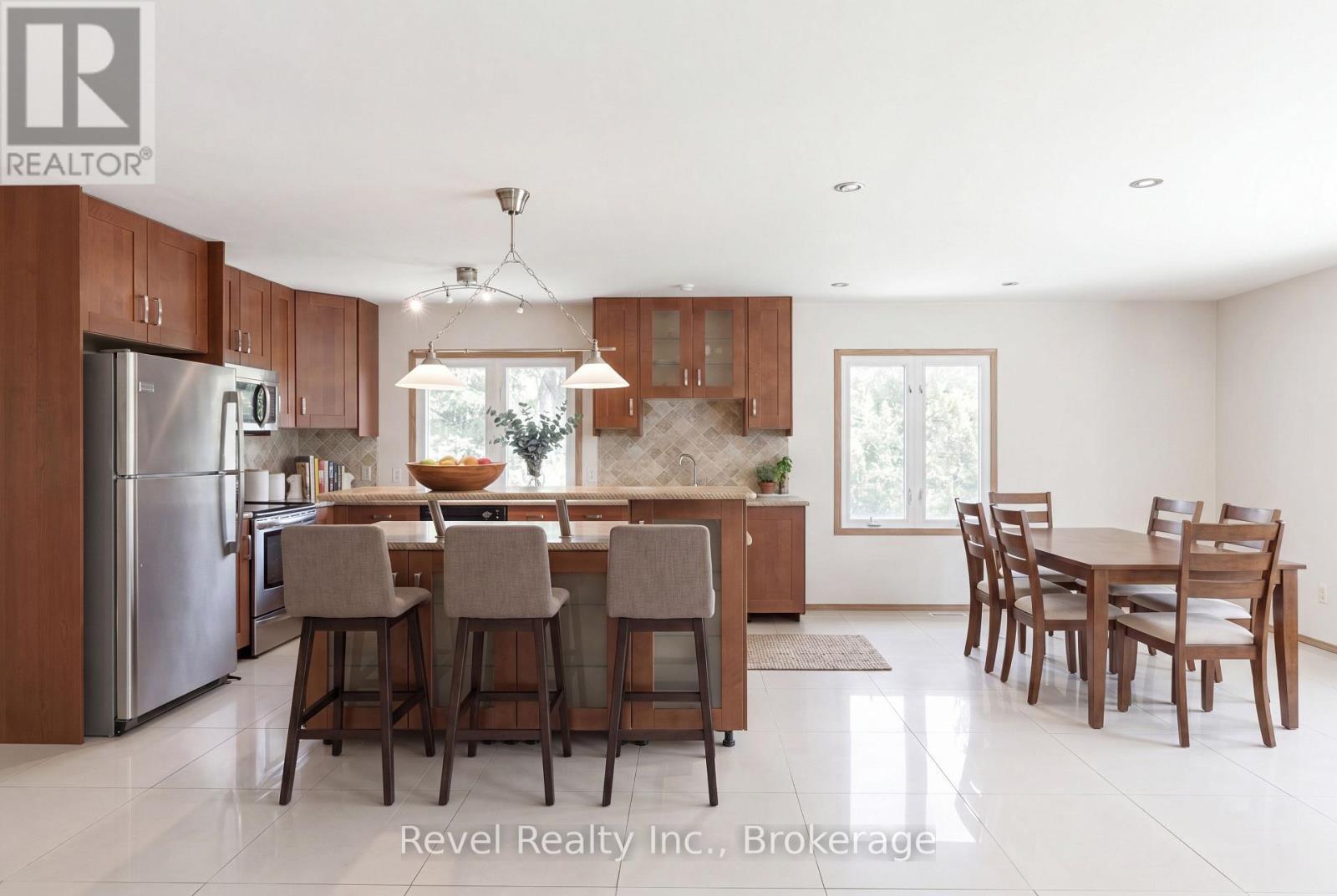 Upper Loft Living Area W/Kitchen, Deck/Fireplace - 75 Meachin Drive, Kawartha Lakes (Verulam), ON