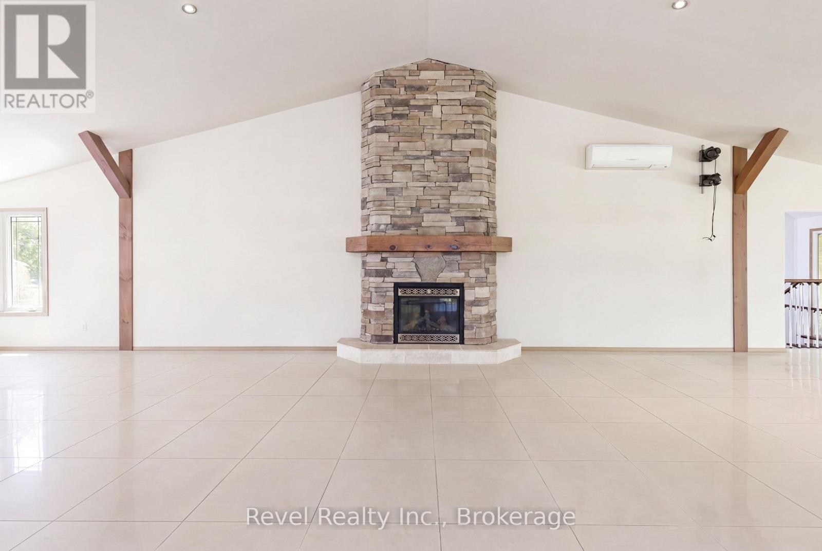 Upper Loft Entertaining Area Overlooking Lake - 75 Meachin Drive, Kawartha Lakes (Verulam), ON