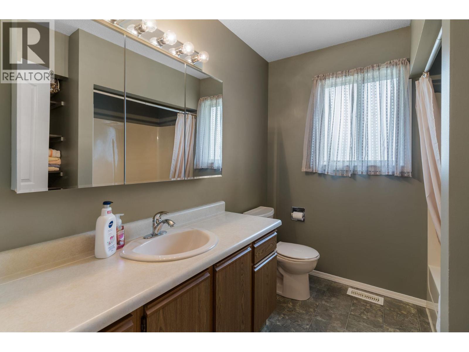 Bathroom - 210 Felix Road, Kelowna, BC