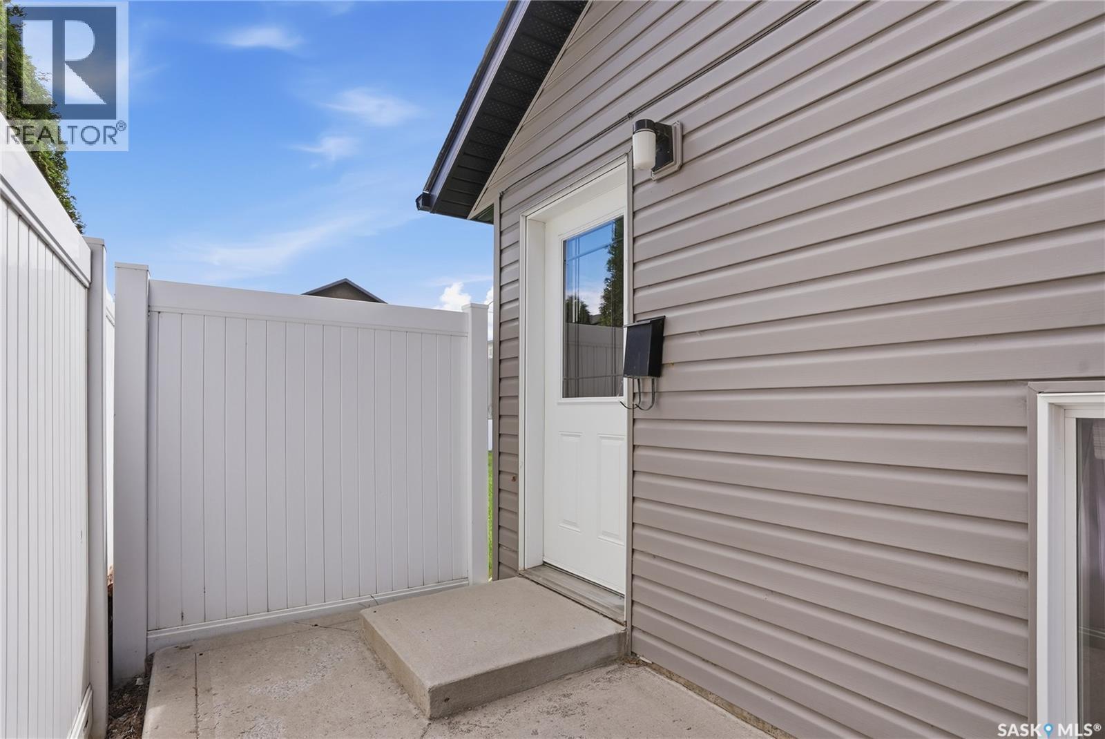 327 Roy Crescent, Saskatoon, SK
