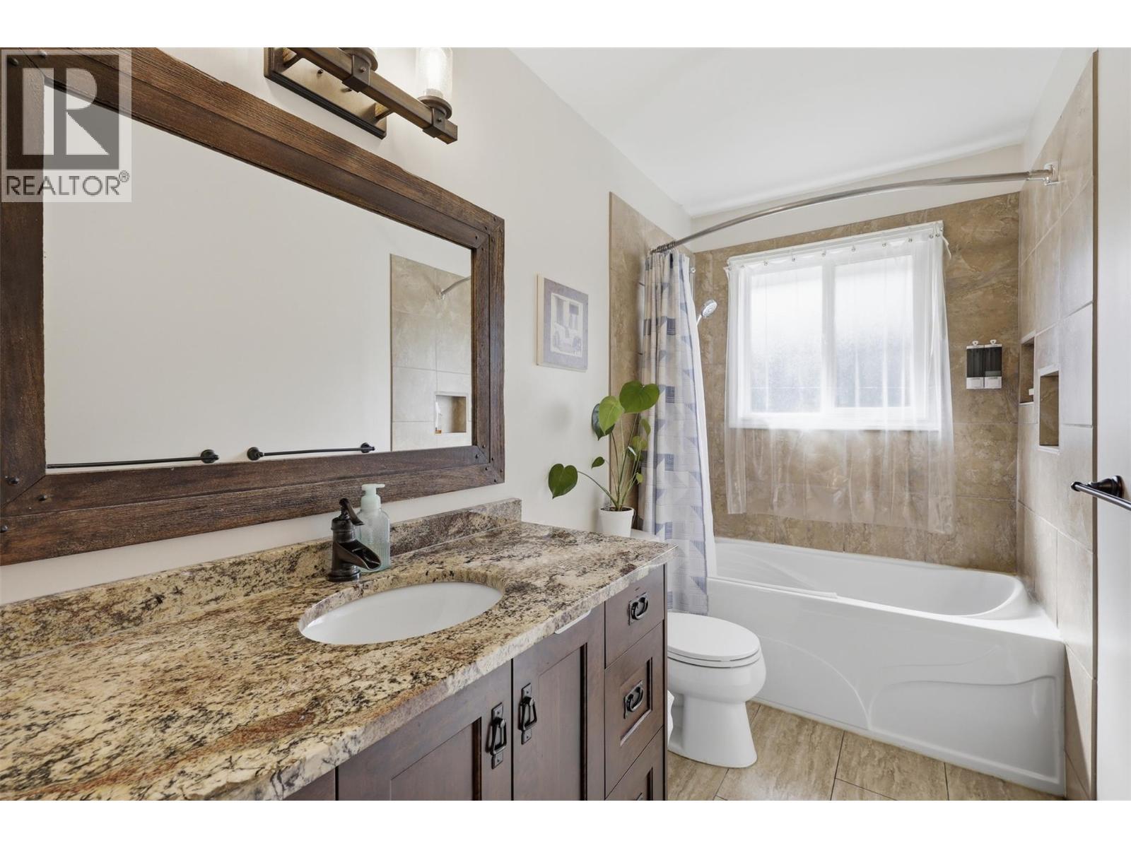 1675 Springhaven Place Place, Kamloops, BC - Indoor Photo Showing Bathroom